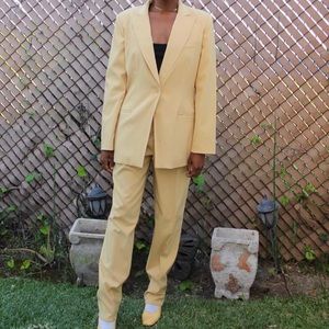 Harve Benard by Benard Holtzman Canary Yellow Women's Pant Suit